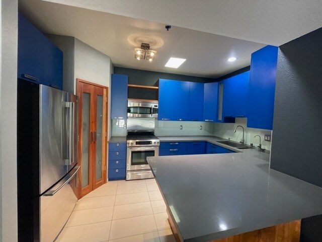 Building Photo - 2222 N Beachwood Dr