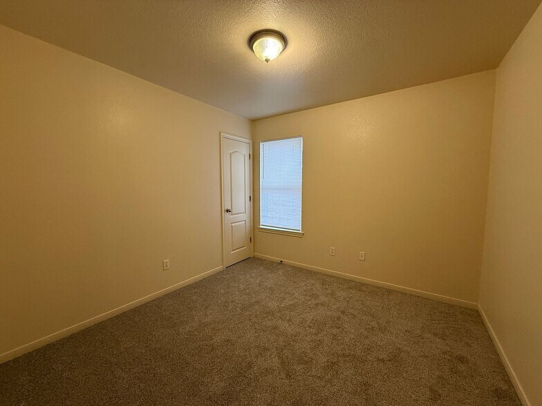 Building Photo - 406 Brittney Way