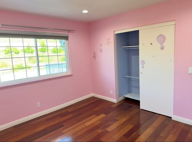 Building Photo - 1038 Regal Canyon Dr
