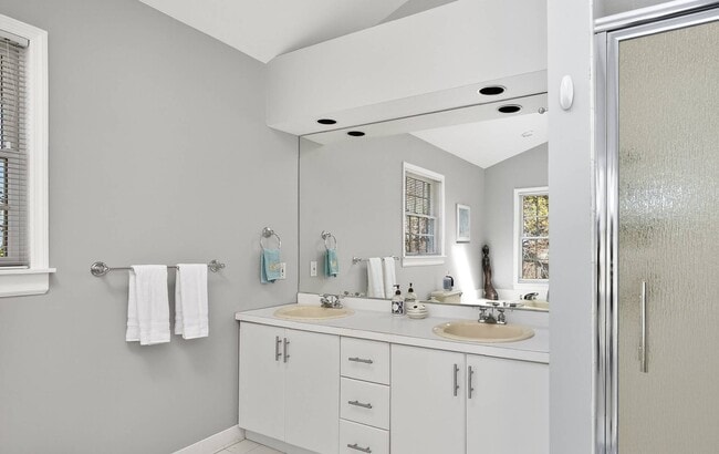 Building Photo - 150 Talmage Farm Ln