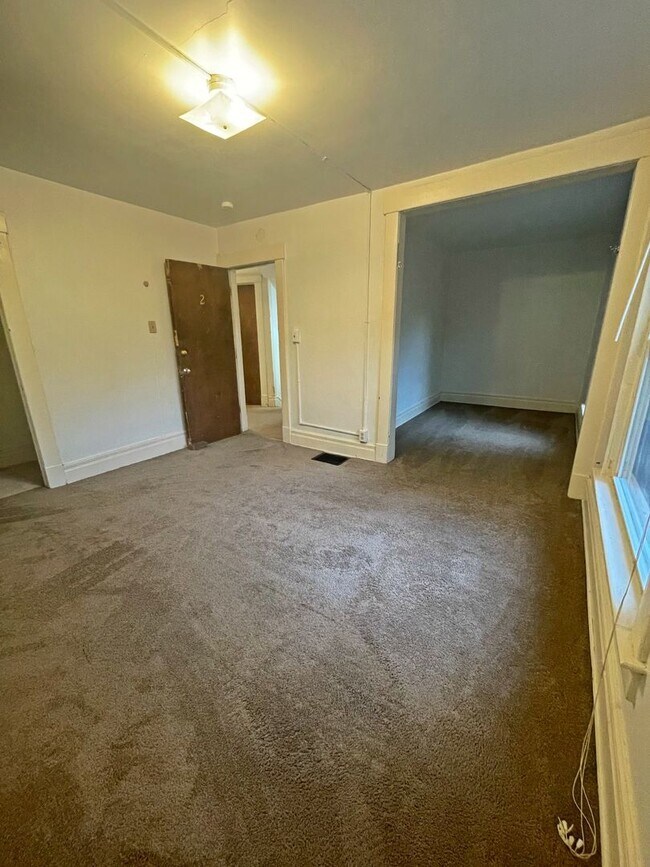 Building Photo - 7 Bedroom Close to Ross, Yost, and UM campus!