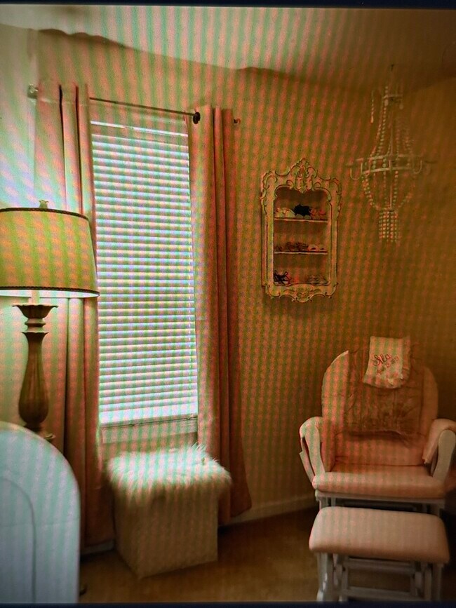 Building Photo - 11217 North Oakwood Drive