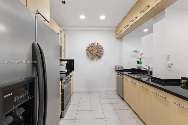 Building Photo - 151 Crandon Blvd