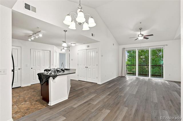 Building Photo - 804 Summer Hawk Dr