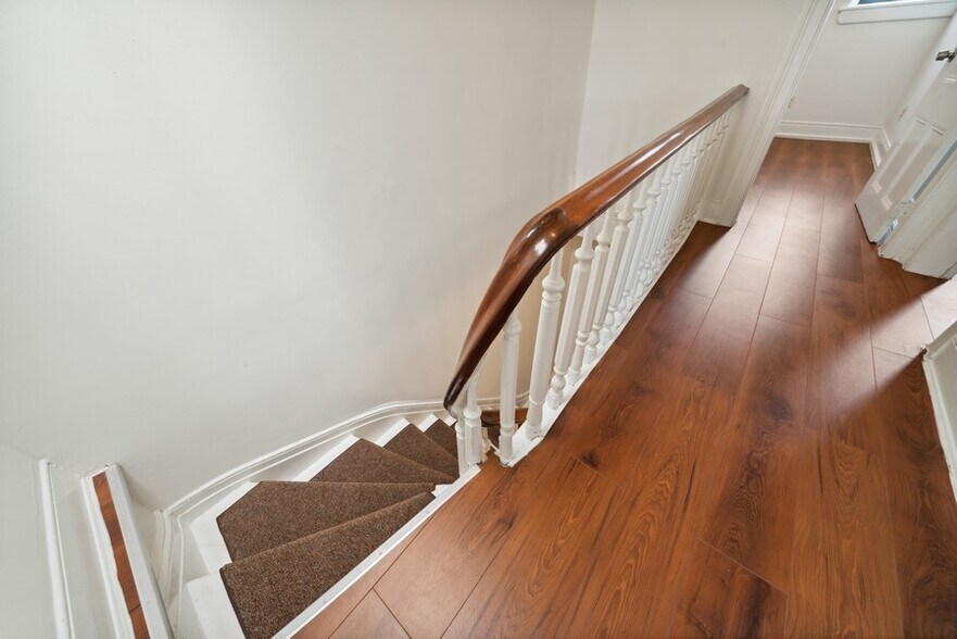 Building Photo - 591 Bramhall Ave