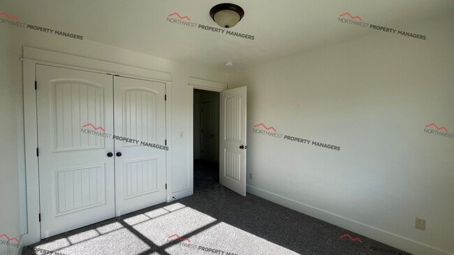 Building Photo - r223a