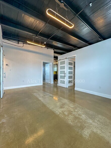 Building Photo - 811 Montana St