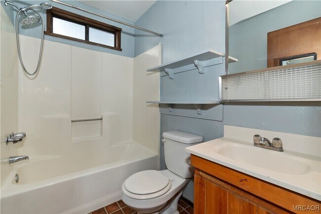 Building Photo - Big Bear City/Erwin Lake Area