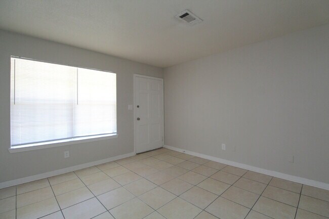 Building Photo - North Pensacola Duplex Near UWF & I-10 – Ready for Immediate Move-In
