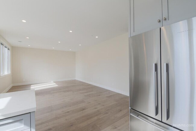 Building Photo - 127 Ashbury St