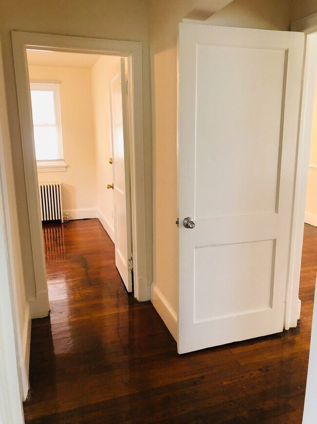 Building Photo - Adorable 3 bdrm/1.5 bath Home on a Corner Lot Across From Belmont Golf Course in Lakeside!