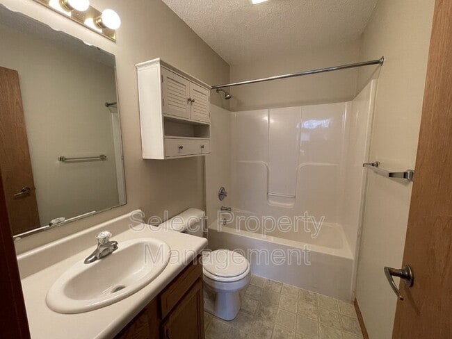 Building Photo - 9608 Yuma Dr