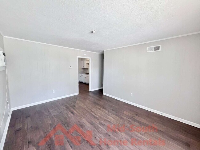 Building Photo - 452 Delta Rd