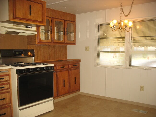 Building Photo - 2bed, 1bath mobile home - Kuna