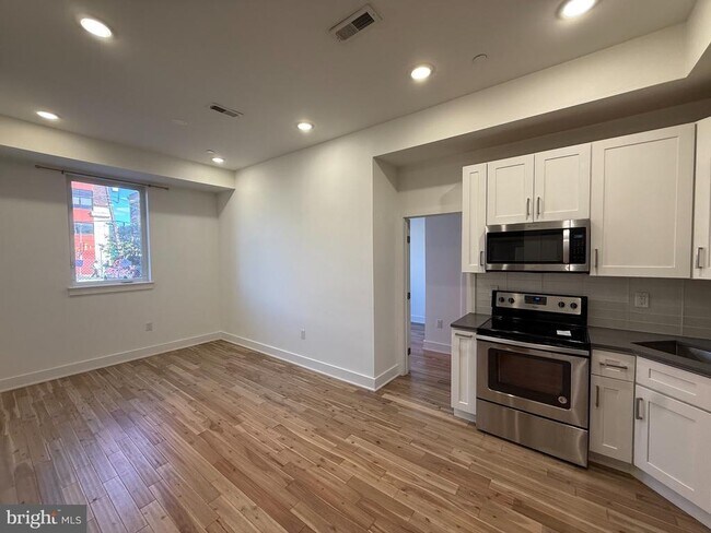Building Photo - 1433 Brown St