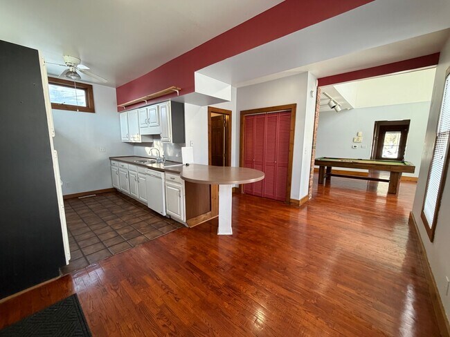 Building Photo - 3 Bedroom Home on NW Side of Grand Rapids