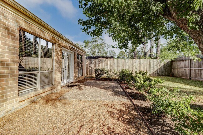 Building Photo - 1018 Rock Canyon Dr