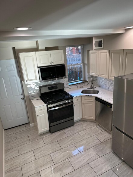 Building Photo - 1204W Cross St