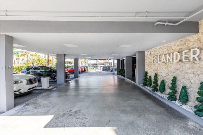 Building Photo - 1255 Collins Ave