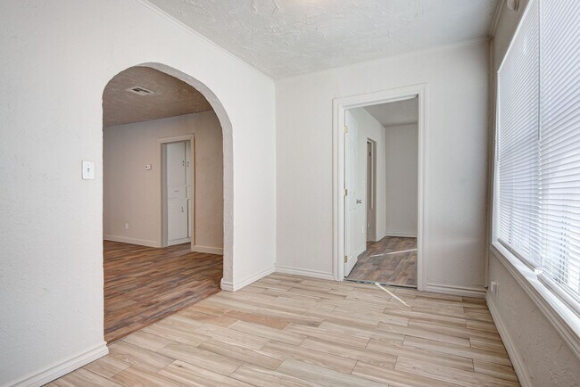 Building Photo - 1426 NE 24th St