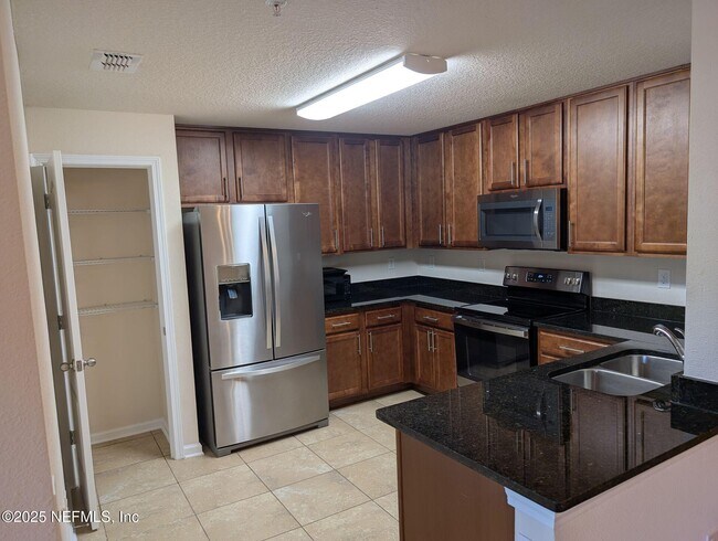 Building Photo - 1622 Golden Lake Loop