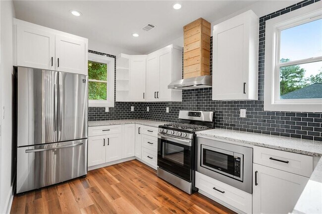 Building Photo - 235 Mayson Ave NE
