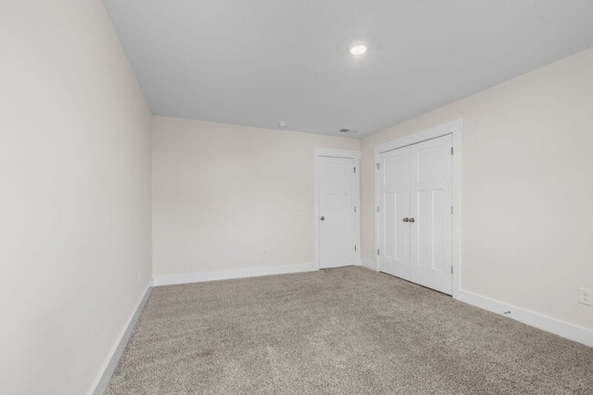 Building Photo - 216 Pewter Cir