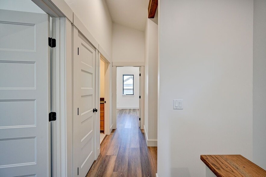 Building Photo - 424 Pinon St