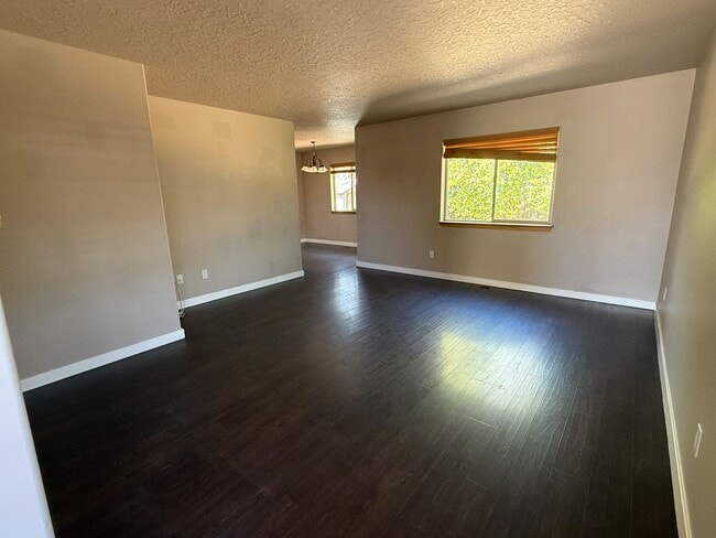 Building Photo - 3BR/2.5BA Home w/ Garage, Fenced Yard – Walk to Shops & Parkra