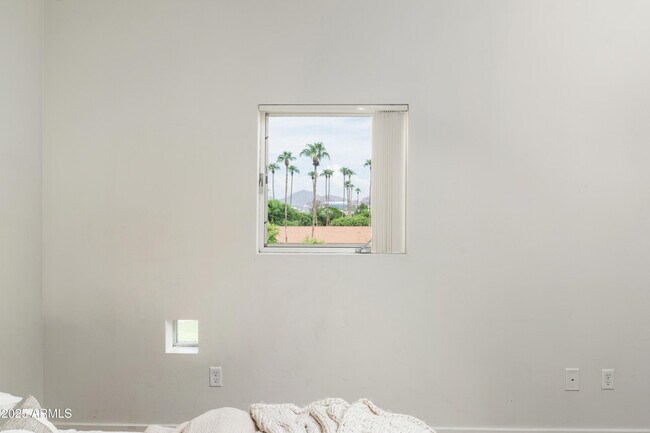 Building Photo - 1111 W University Dr