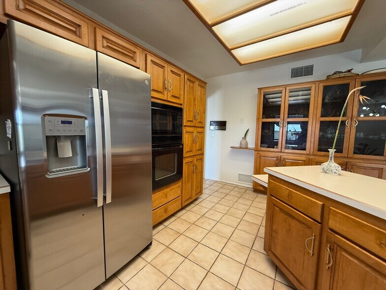 Building Photo - 1402 E Big Rock Rd