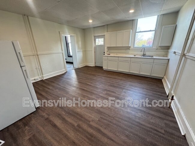 Building Photo - 3036 W Maryland St