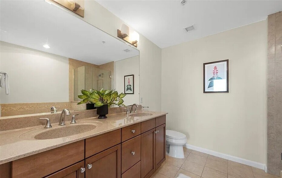 Building Photo - 4909 Laclede Ave