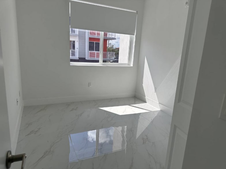 Building Photo - 1453 W 29th St
