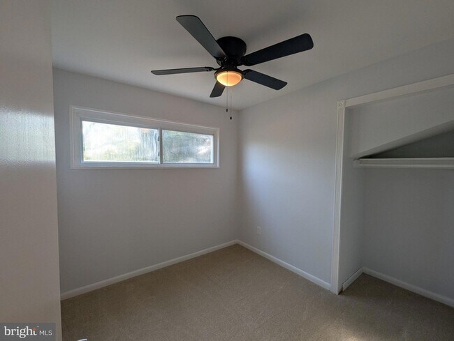 Building Photo - 6327 Willowood Ln