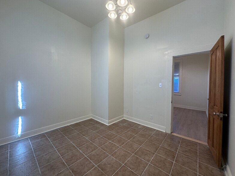 bedroom 2 (no closet) or flex room for office, nursery, gym... - 3817 Cleveland Ave