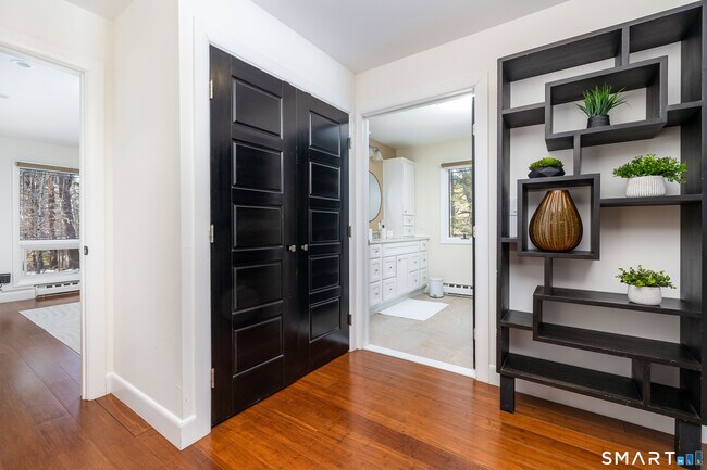 Building Photo - 9 Belshyre Ct