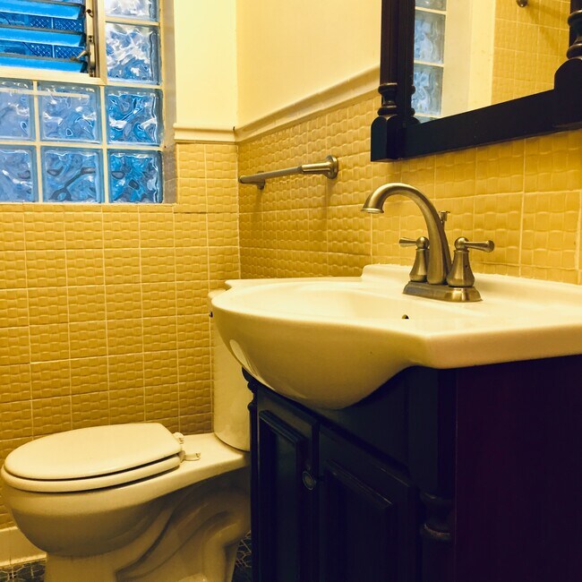 Building Photo - 1924 Kenilworth Ave