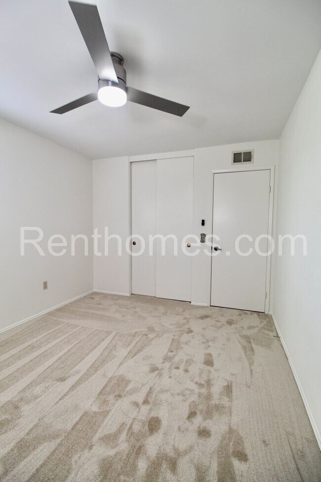 Building Photo - 10258 Grayfox Dr