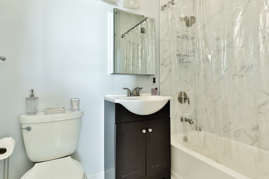 Building Photo - 65 E India Row