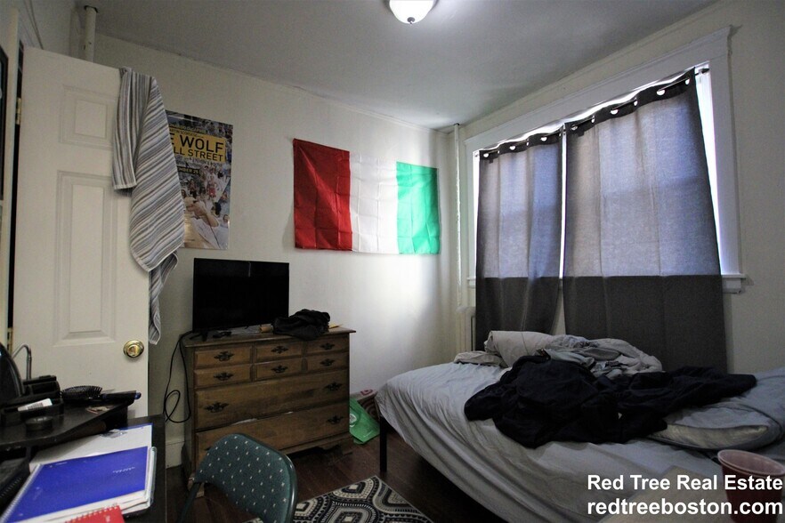 Building Photo - 316 St Paul St