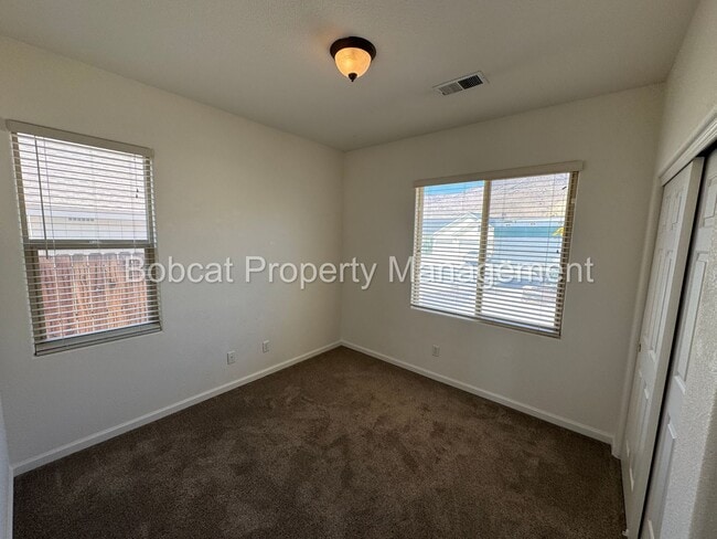 Building Photo - 3 Bedroom, 2 Bathroom Home Located in Dayton