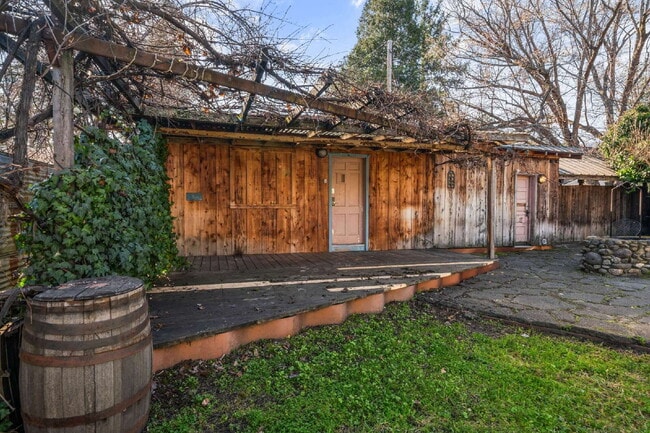 Building Photo - 248 Walker Ave