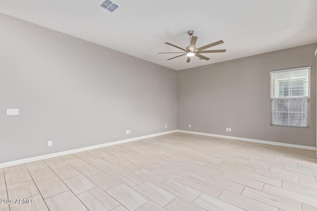 Building Photo - 3059 N 33rd Pl