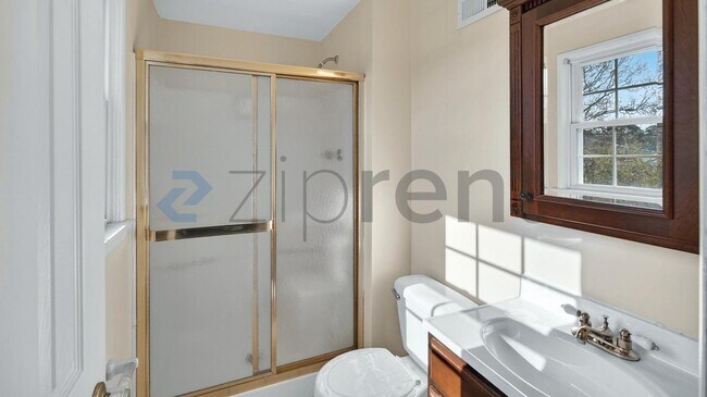 Building Photo - 324 Busher Rd