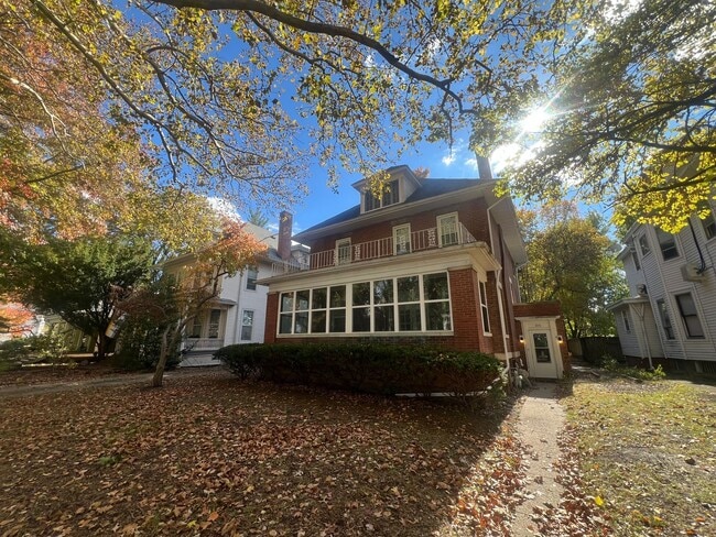 Primary Photo - 810 W Edwards St