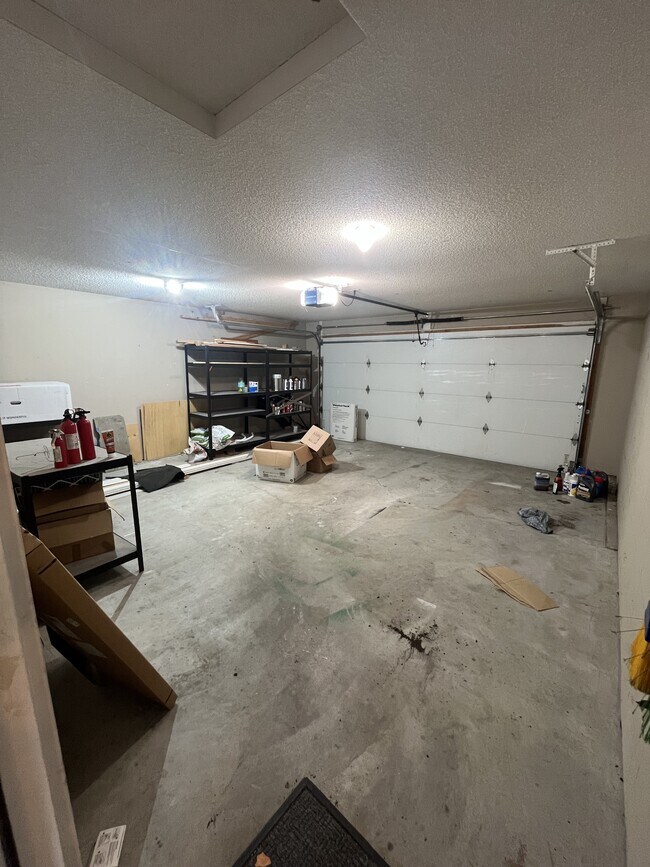Building Photo - 723 Iron Horse Dr
