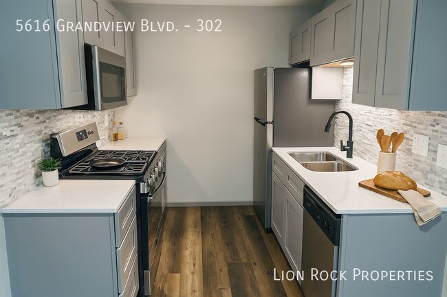 Building Photo - 5616 Grandview Blvd