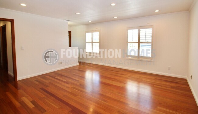 Building Photo - Stylish 3BD/2.5BA in San Marin with Dreamy...