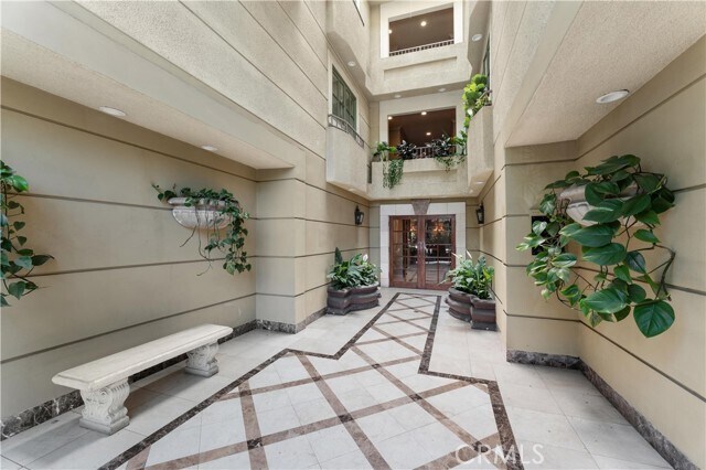 Building Photo - 277 S Spalding Dr